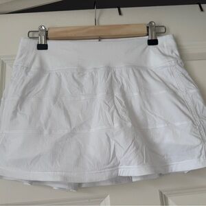 Lululemon Pace Rival Mid rise Skirt in White Size 4